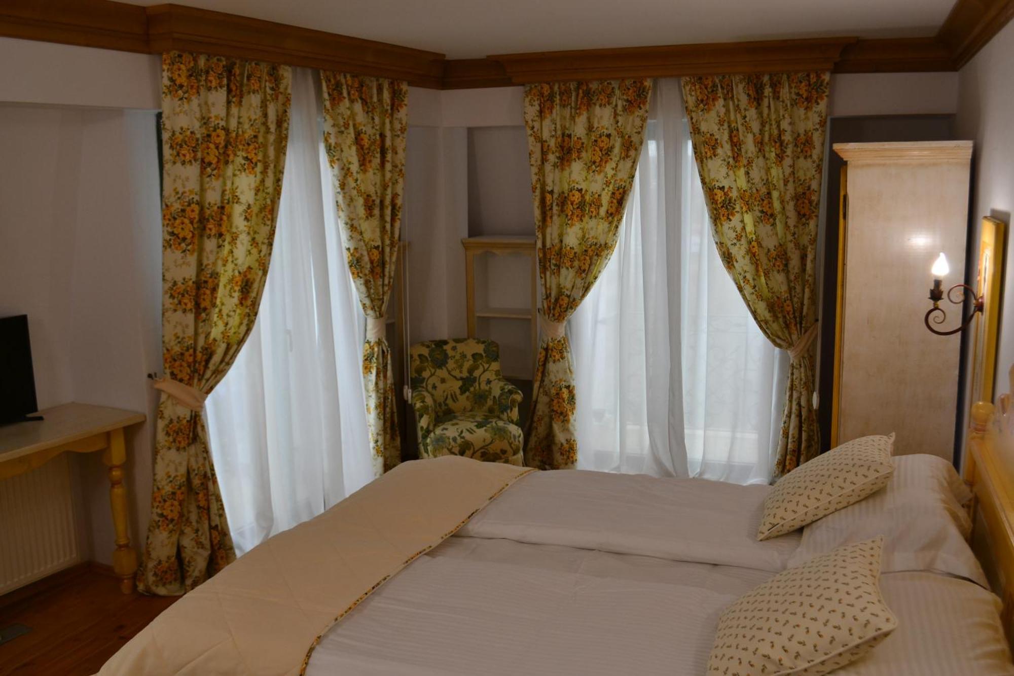Casa Comana Boutique Hotel Bucharest Exterior photo